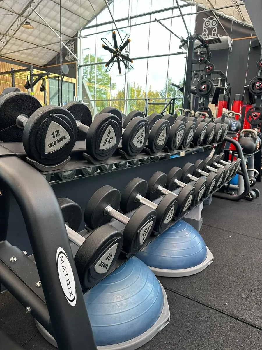 Dumbbellrek met uitzicht naar buiten